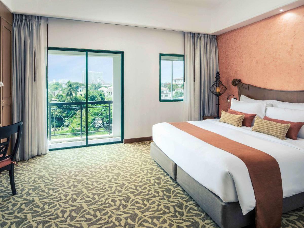 Mercure Yangon Kaba Aye Exterior foto
