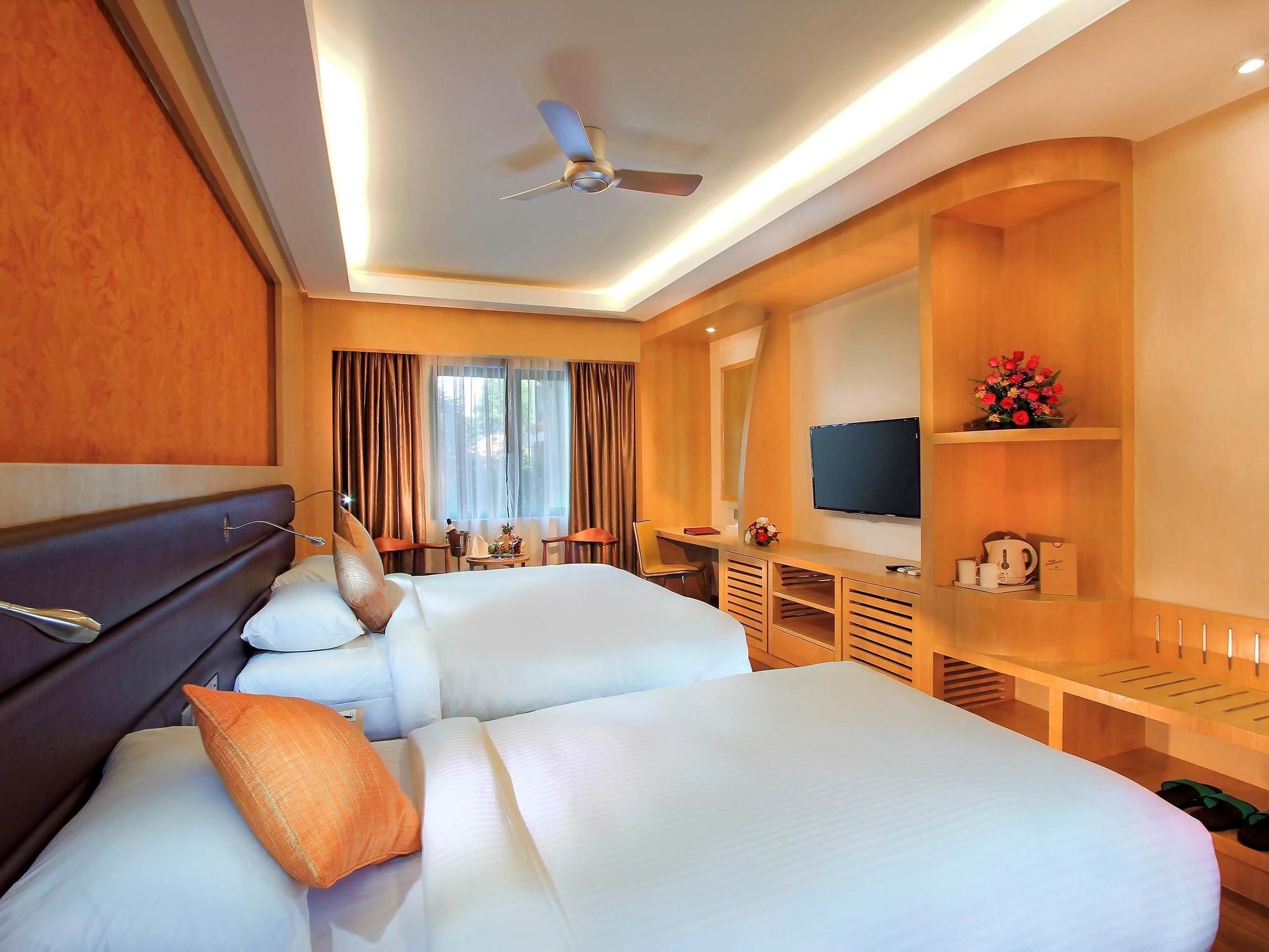 Mercure Yangon Kaba Aye Exterior foto